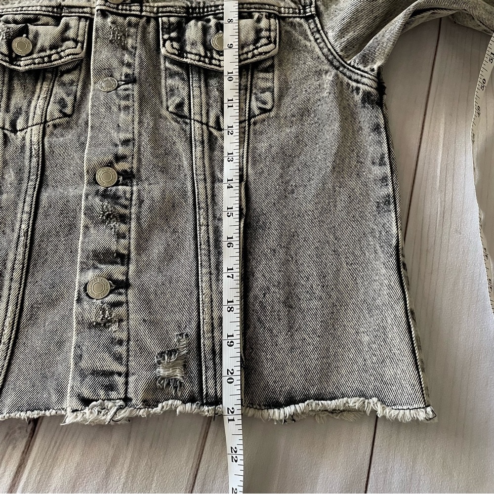 NWOT Vervet Escala Denim Jacket Women’s M Black Acid Wash Classic Crop Fit - Picture 14 of 16